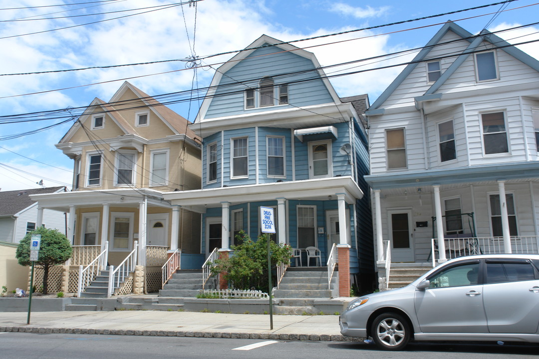 154 Patterson St in Perth Amboy, NJ - Building Photo