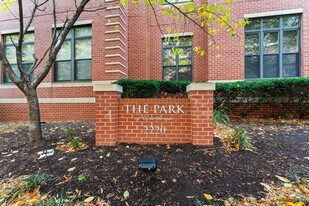 2220 Fairfax Dr in Arlington, VA - Building Photo