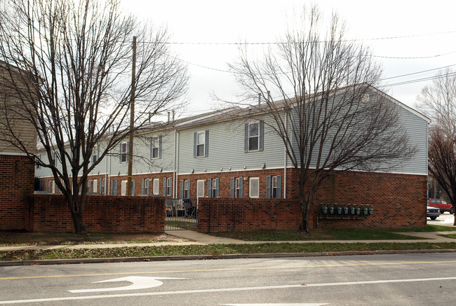 9-16 Washington Sq in Huntington, WV - Foto de edificio - Building Photo