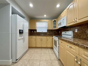 13707 Kendale Lakes Cir-Unit -114 in Miami, FL - Foto de edificio - Building Photo