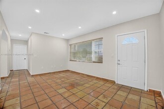 7941 SW 37th Terrace in Miami, FL - Building Photo - Building Photo