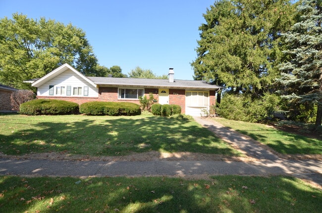 836 Waycross Rd in Cincinnati, OH - Foto de edificio - Building Photo