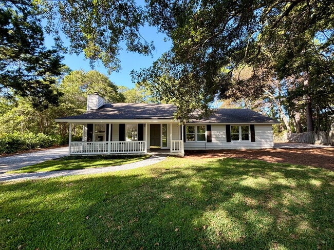 property at 16 Drayson Cir