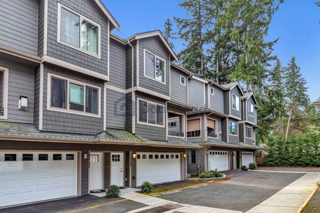 23418 55th Ave W in Mountlake Terrace, WA - Foto de edificio - Building Photo