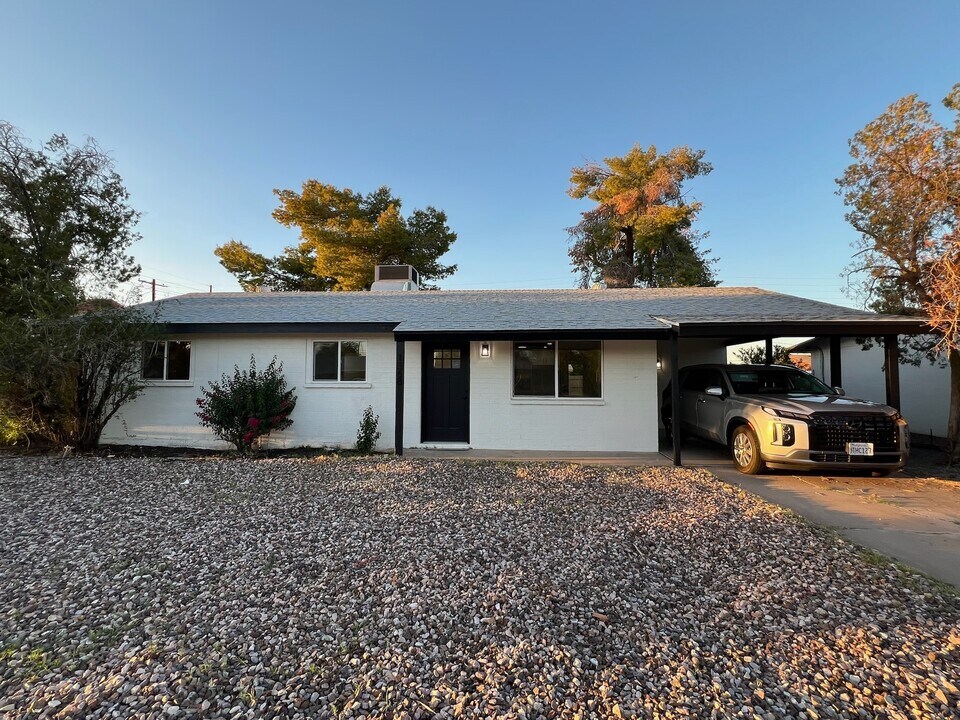 1368 W 14th St, Unit Full House in Tempe, AZ - Foto de edificio