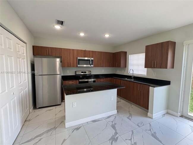 1310 NW 6th Ave in Florida City, FL - Building Photo - Building Photo