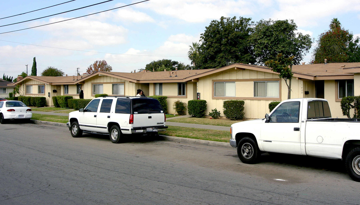 1821-1841 W Maple Ave in Orange, CA - Building Photo