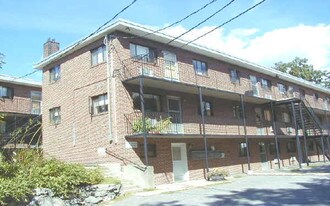 250-260 Grove St in West Roxbury, MA - Building Photo