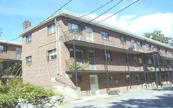 250-260 Grove St in West Roxbury, MA - Building Photo