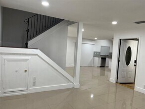 720 NW 132nd Terrace in Plantation, FL - Foto de edificio - Building Photo