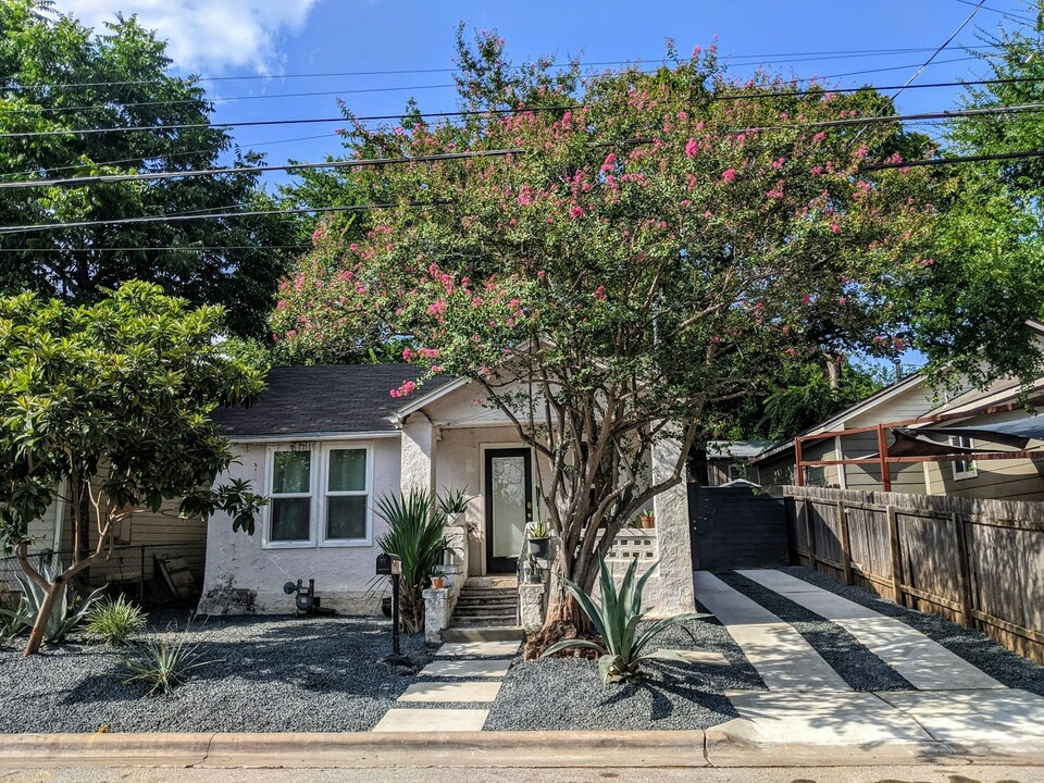 2302 Santa Maria St in Austin, TX - Building Photo