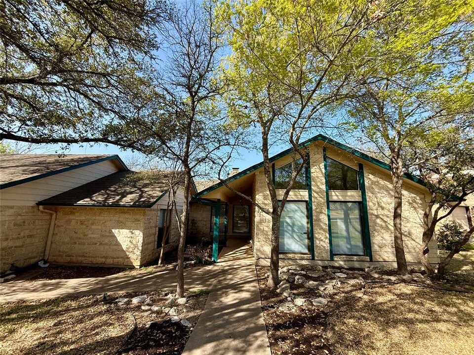10706 Pickfair Dr in Austin, TX - Building Photo