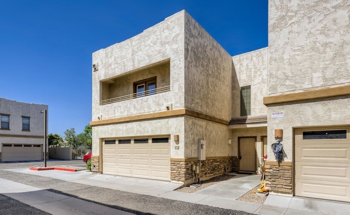 15818 N 25th St in Phoenix, AZ - Building Photo