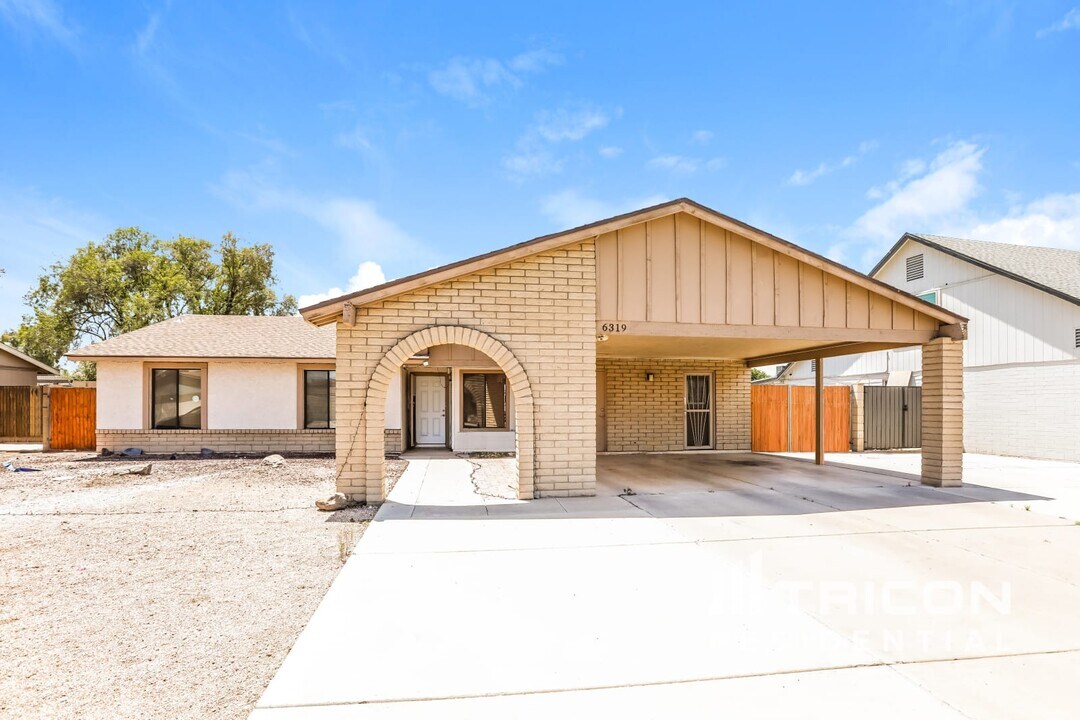 6319 W Sunnyslope Ln in Glendale, AZ - Building Photo