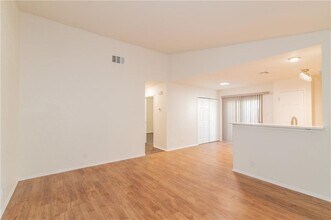 10604 Lanshire Dr in Austin, TX - Foto de edificio - Building Photo