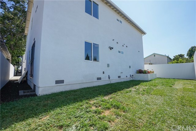 1231 E 45th St in Los Angeles, CA - Foto de edificio - Building Photo