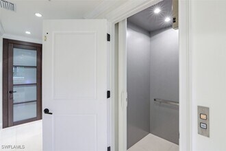 270 5th Ave S in Naples, FL - Building Photo - Building Photo