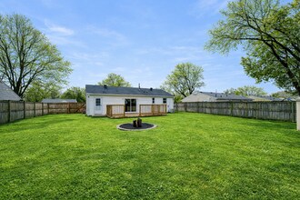 7100 Nathan Hale Way in Louisville, KY - Building Photo - Building Photo