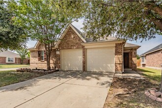 12145 Angel Food Ln in Fort Worth, TX - Building Photo - Building Photo