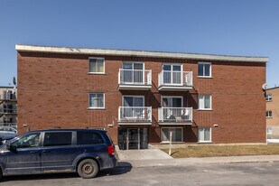 435 Marconi Rue in Laval, QC - Building Photo