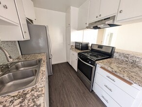 12716 Venice Blvd., Unit 5 in Los Angeles, CA - Foto de edificio - Building Photo