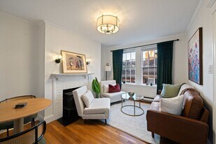 102 Revere St in Boston, MA - Building Photo