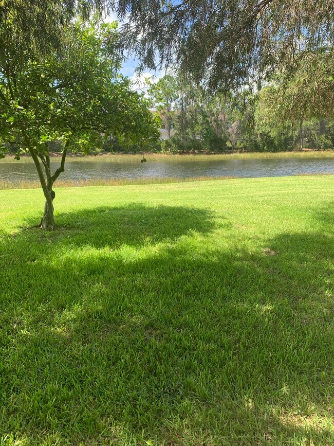 1657 SW Harbour Isles Cir in Port St. Lucie, FL - Building Photo - Building Photo