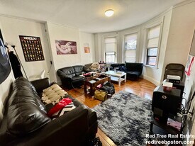 872 Huntington Ave in Boston, MA - Building Photo