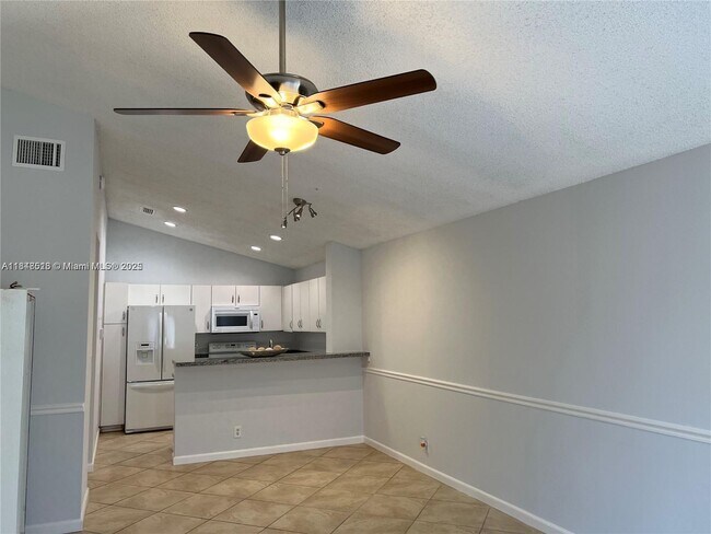 151 SW 95 Terrace in Pembroke Pines, FL - Building Photo - Building Photo