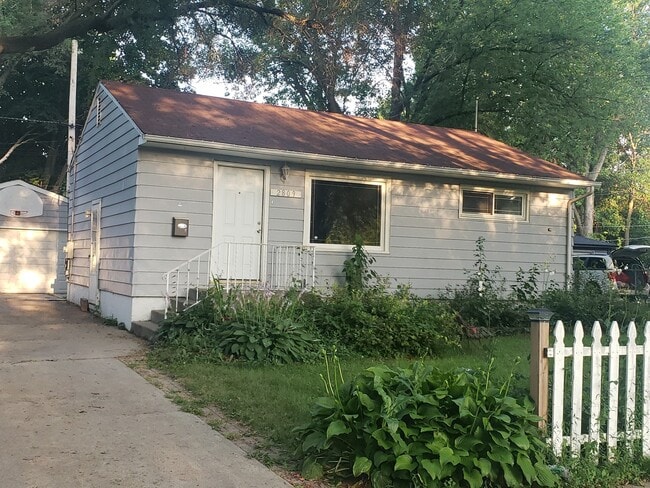 2809 N Butrick St in Waukegan, IL - Building Photo - Building Photo