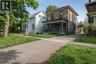31 Palmerston Ave in Brantford, ON - Building Photo
