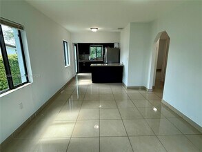 6111 Coral Wy in Miami, FL - Building Photo - Building Photo