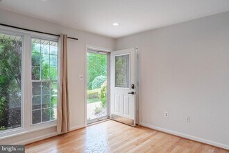 5008 Treetop Ln in Alexandria, VA - Building Photo - Building Photo