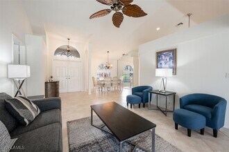 626 Lambton Ln in Naples, FL - Foto de edificio - Building Photo