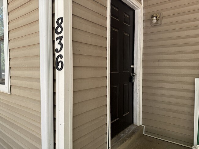 836 Miller Estates Rd in Smyrna, TN - Foto de edificio - Building Photo