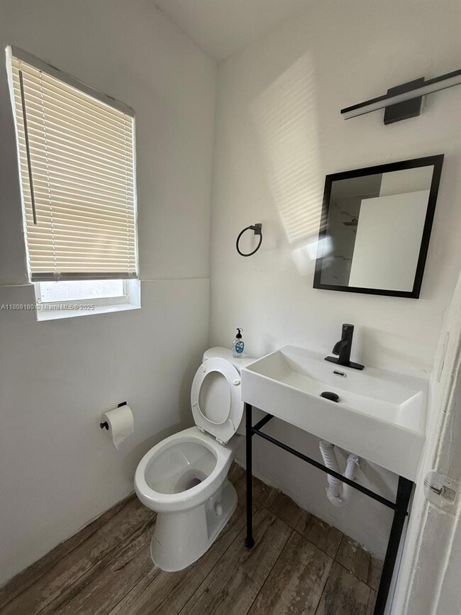 855 NW 3rd Terrace in Dania Beach, FL - Building Photo - Building Photo
