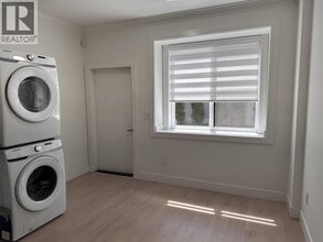 37xx Myrtle St in Burnaby, BC - Building Photo - Building Photo