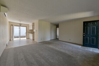 2118 19th St, Unit 1 in West Linn, OR - Foto de edificio - Building Photo