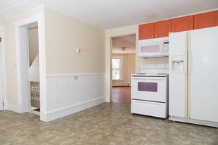 56 Drew St, Unit 2 in Burlington, VT - Building Photo