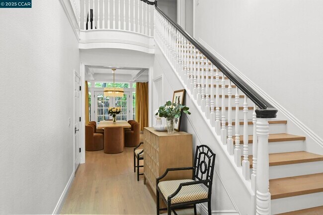 107 Leafield Rd in Danville, CA - Foto de edificio - Building Photo