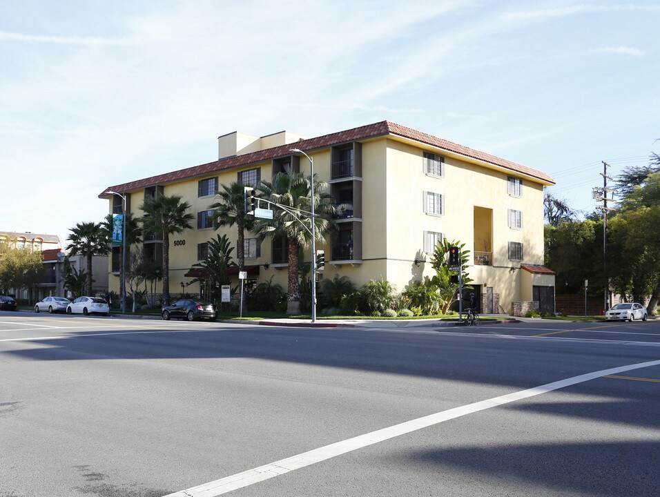 5000 Laurel Canyon Blvd in Valley Village, CA - Building Photo