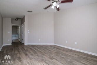 8133 Alamosa Wood Ave in Ruskin, FL - Foto de edificio - Building Photo