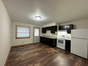 2512 Henry Ave in Eau Claire, WI - Building Photo - Building Photo