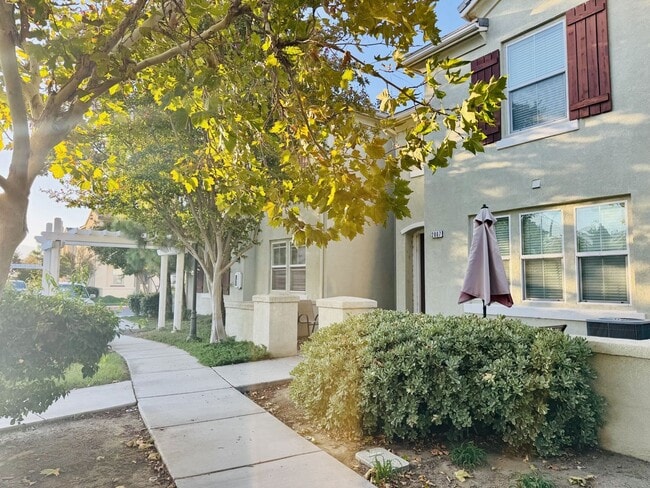 1800 E Lakeshore Dr in Lake Elsinore, CA - Building Photo - Building Photo