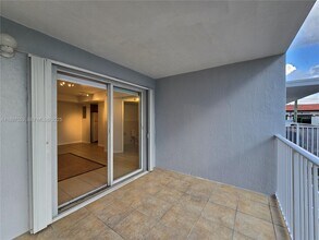 637 SW 3rd St in Miami, FL - Building Photo - Building Photo