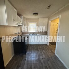 2227 N Minneapolis St in Wichita, KS - Building Photo - Building Photo