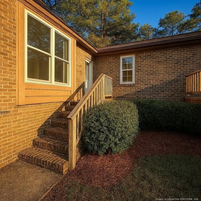 527 Coronation Dr