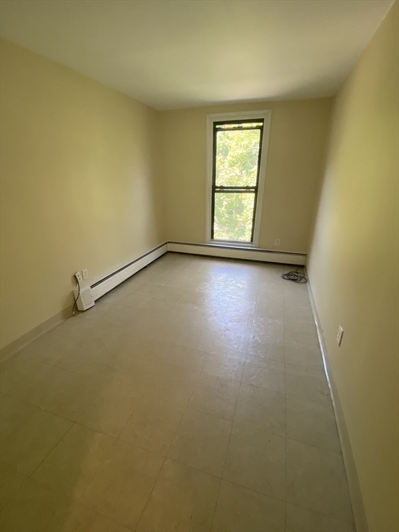 38 Juniper St, Unit 114 in Brookline, MA - Building Photo - Building Photo