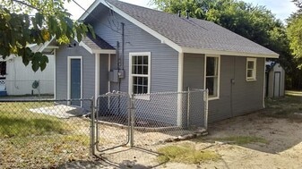 714 Narrow St in Weatherford, TX - Building Photo