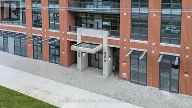 3260 Sheppard Ave E in Toronto, ON - Building Photo - Building Photo